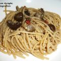 spaghetti acciughe olive pangrattato