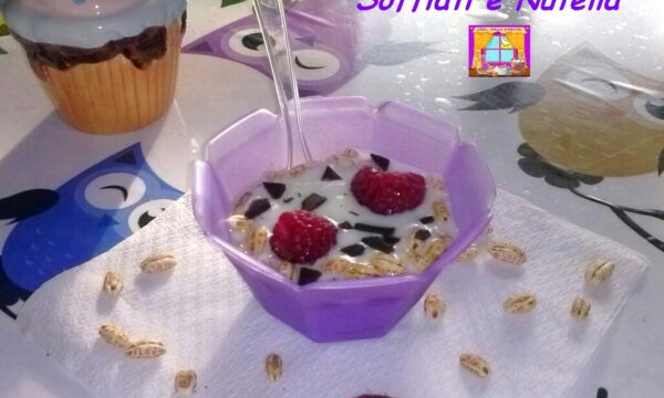 Coppette di Yogurt con Lamponi, Cereali Soffiati e Nutella