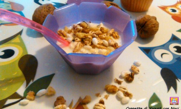 Coppette di Yogurt con Noci, Miele e Cereali Soffiati