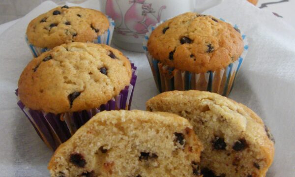 Muffins Semi-Integrali con Gocce di Cioccolato senza Latticini